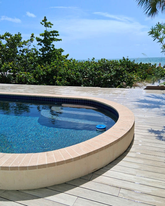 Floating Deck Surface Over a Waterproof Membrane: Pros, Limits, and Design Rules